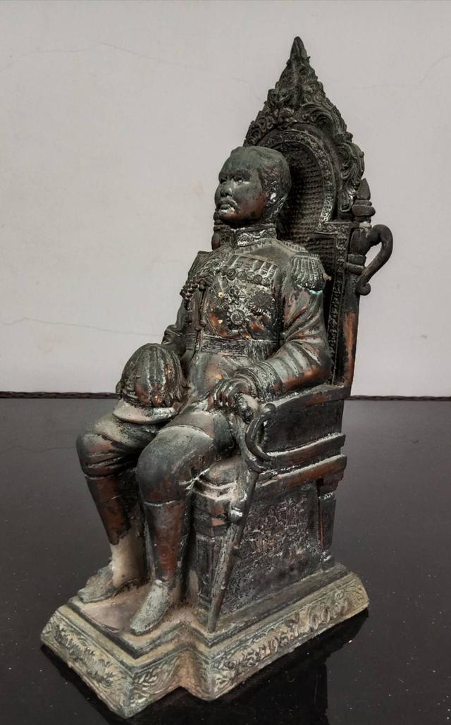 580.พระบรมรูปหล่อในหลวงรัชกาลที่ 5 พระบาทสมเด็จพระปรมินทรมหาจุฬาลงกรณ์ พระจุลจอมเกล้าเจ้าอยู่หัว ทรงประทับนั่งบัลลังก์ 8