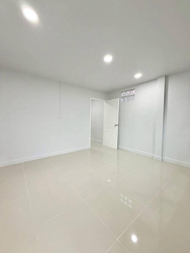 หมู่บ้านบัวทอง1 ติดรถไฟฟ้าสายสีม่วง สถานีคลองบางไผ่ ทาวน์เฮาส์ 2 ชั้น ตกแต่งใหม่พร้อมอยู่ มีระเบียงด้านหน้า 14