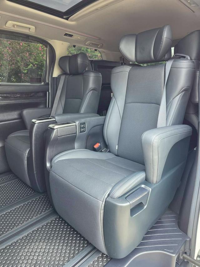 Toyota ALPHARD SC สีขาว ปี 2022 ไมล์ 60,000 กม.  14