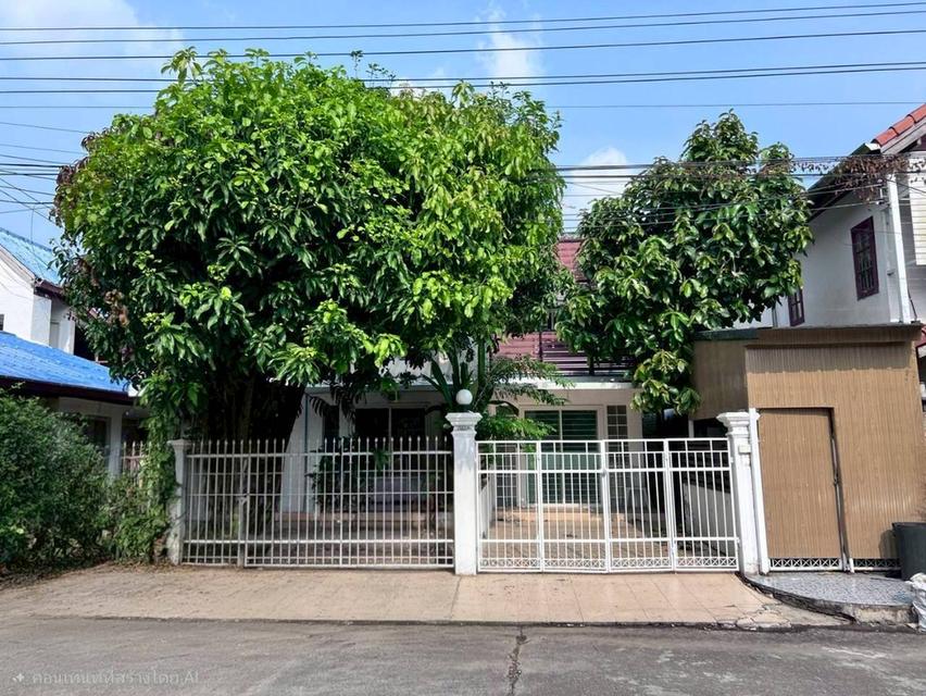 ขายบ้านเดี่ยวสัมมากร 58 ตรว. อยู่เอง 1 โซน อีกโซนปล่อยเช่าได้ 12,500 บต่อเดือน ใกล้ MRT รามคำแหง 2