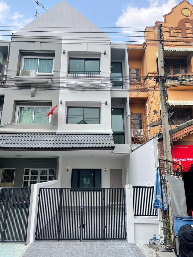 ขายทาวน์เฮ้าส์ 3 ชั้น ม.ลัลลี่วิลล์ ลำลูกกา คลอง1 แต่งใหม่ทั้งหลัง ฟรีโอน 1