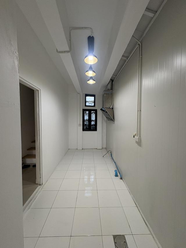 ประกาศขาย / ให้เช่า อาคารพาณิชย์ 2 คูหา หลังมุม ใกล้เมกาบางนา อาคารพาณิชย์ 3 ชั้นครึ่ง พร้อมห้องดาดฟ้า ขนาด 2 คูหา หลังมุม เนื้อที่ 46 ตารางวา พื้นที่ 10