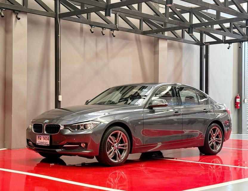 2015 BMW 320D SPORT รถ SERVICE ชุดใหญ่มาเรียบร้อยแล้วครับ รถวิ่งน้อย ประวัติศูนย์ครบ รถไม่เคยมีอุบัติเหตุครับ รูปย่อยที่ 4