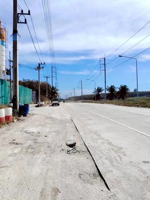 อบต.หนองเสือช้าง 1.7 กม. ให้เช่าที่ดินถมแล้ว 3 ไร่ 47ตร.ว. ใกล้นิคมอุตสาหกรรม WHA 3.1 ชลบุรี 900 ม. หลังติดลำห้วยมีน้ำตล 3