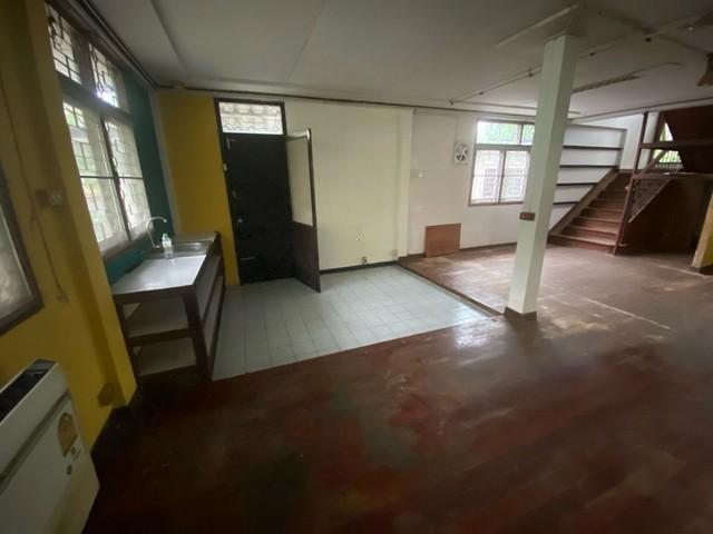 ให้เช่าบ้านเดี่ยวพร้อมที่ดิน สุขุมวิท 49 เพียง 350 เมตรจากโรงพยาบาลสมิติเวช 6