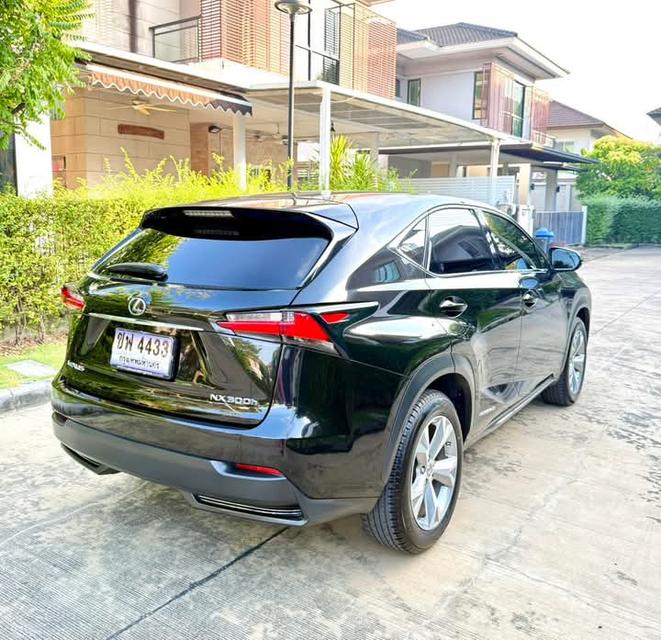 ขายด่วน Lexus NX 300h 4