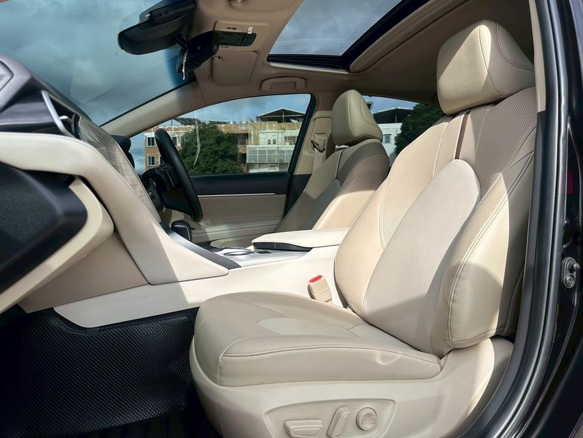 Toyota Camry 2.5HV Premium รุ่นท็อปสุด 15