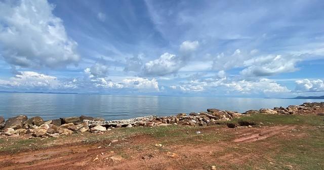 พื้นที่ดิน ที่ดิน หาดศาลเจ้า จ.ตราด 15000000 THAI BAHT ใกล้กับ ห่างด่านพรมแดนคลองใหญ่ ประมาณ 4.5 กม. และ เกาะกูด ประมาณ  5