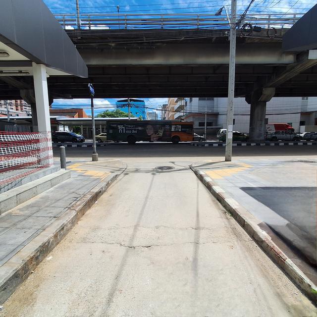 ที่ดินทำเลดีติดสถานีรถไฟฟ้าแยกลำสาลี 8