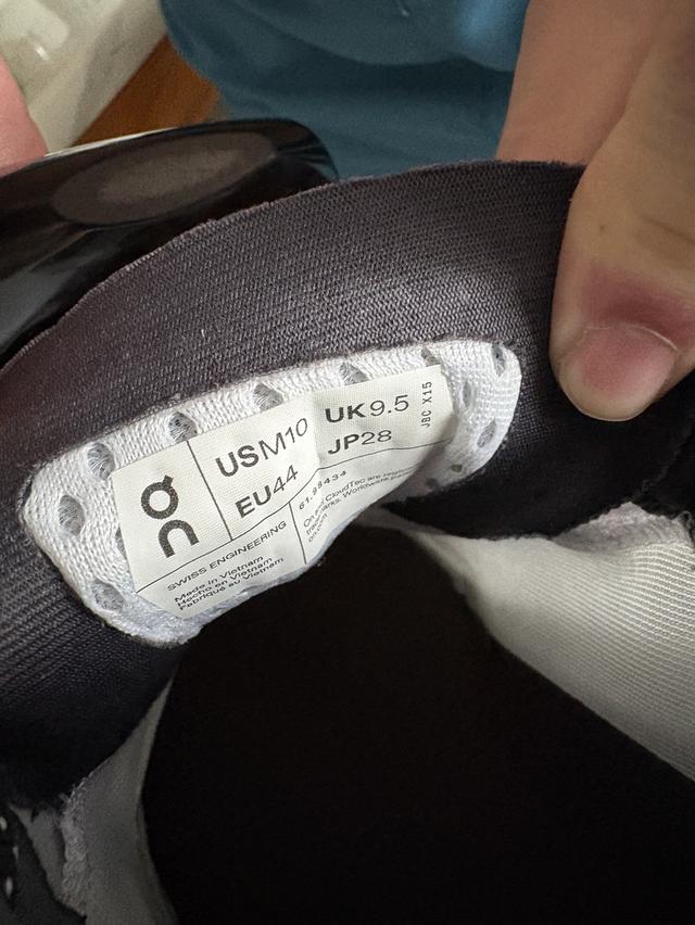 รองเท้าสนีกเกอร์ Sneakers ยี่ห้อ on cloud รูปที่ 4