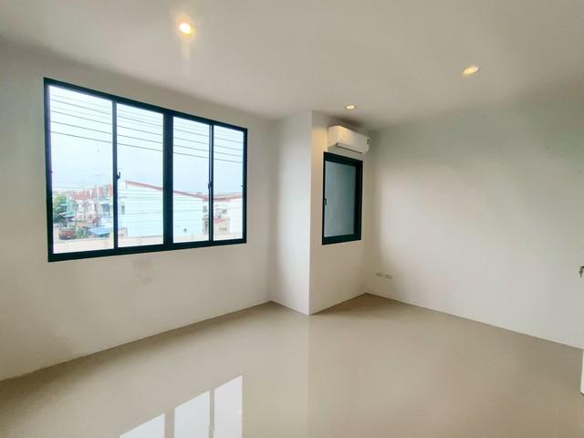 บ้านใหม่มือ 1 สไตล์โมเดิร์น พร้อมอยู่ ธัญบุรี คลอง 8 5