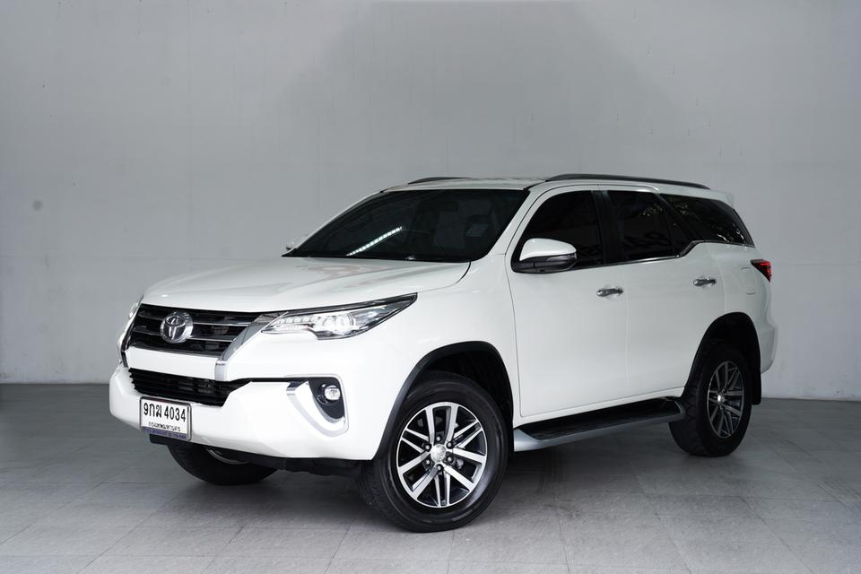 TOYOTA FORTUNER 2.8 V 4WD SIGMA4 AT ปี 2019 สีขาว