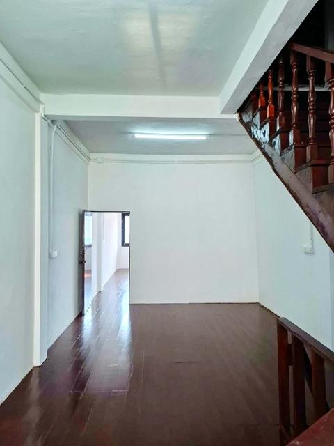 เอ็มไพร์ ทาวเวอร์ 1.7 กม. ให้เช่าตึกแถว 3 ชั้น แมคโคร สาทร 1.2 กม. BTS เซนต์หลุยส์ 1.6 กม.รร.นานาชาติเซนต์แอนดรูว์ส 2.8 6