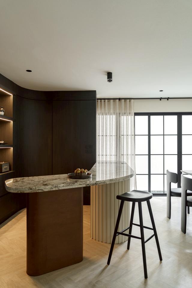 🏝️ ให้เช่า Pool Villa สองชั้น 🏡 5 ห้องนอน 🛏️ 4 ห้องน้ำ 🚿 พร้อมสระว่ายน้ำส่วนตัว 🏊‍♂️ ค่าเช่า 130,000 บาท/เดือน 💰 13