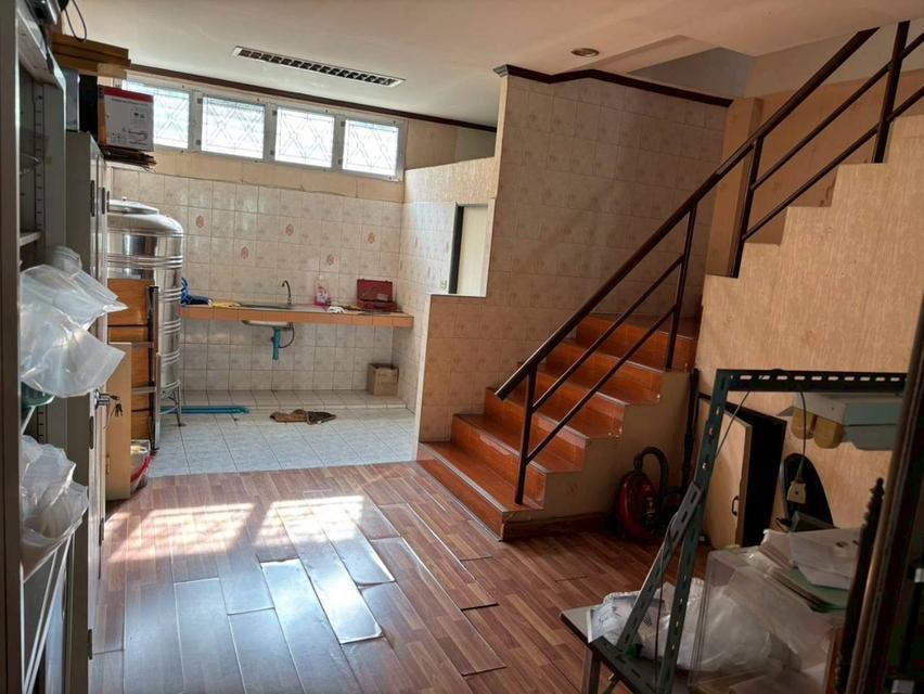 โฮมออฟฟิศ 4 ชั้น ใกล้รถไฟฟ้า ราคาพิเศษ กู้ได้เต็ม 2 ห้องนอน 4 ห้องน้ำ 2