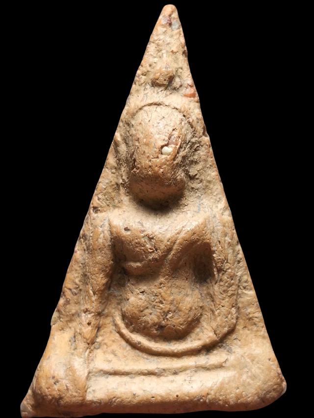 พระนางพญาพิมพ์เข่าตรงพิษณุโลกครับ