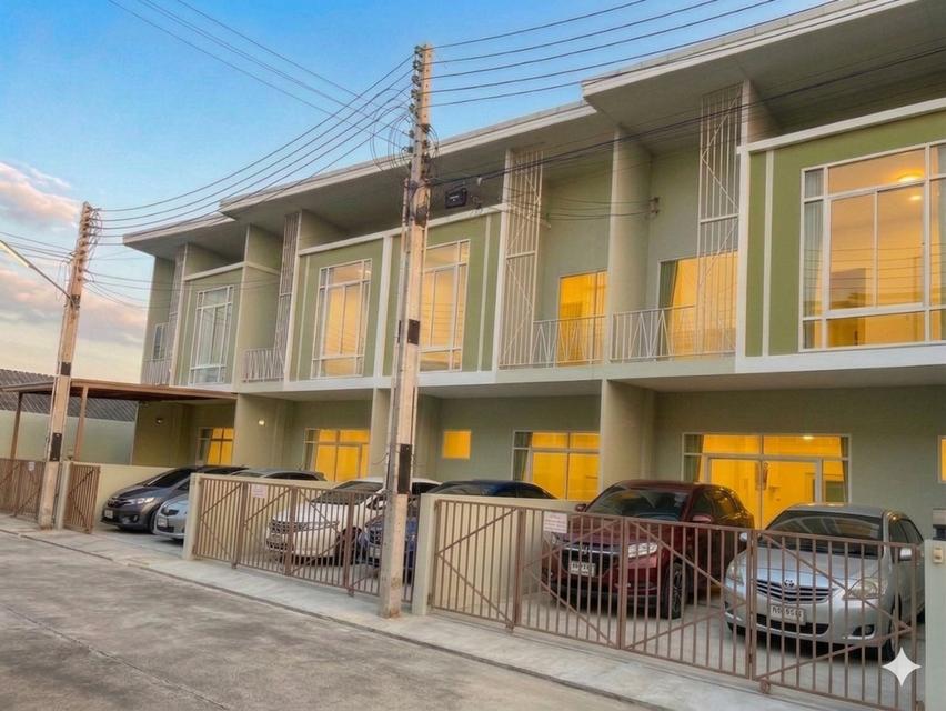 ขายทาว์นโฮม​2ชั้น​สไตล์​โมเดิร์น​ 2