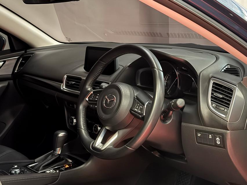 2019 MAZDA 3 2.0S SPORT รถมือเดียว แต่งเต็ม 47,000 กม สภาพป้ายแดง รถไม่เคยมีอุบัติเหตุครับ 9