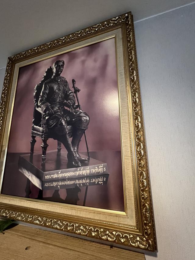 ขายกรอบรูป พร้อมบรมฉายาลักษณ์ ร.5 ขนาด 30*26 นิ้ว เป็นภาพเก่าสีทองโอ๊ค รูปที่ 4