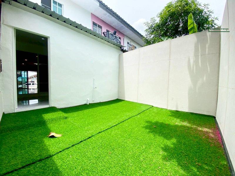 ทาวน์เฮาส์ 2 ชั้น หมู่บ้านมนวดี บางบัวทอง ถนนวัดลาดปลาดุก ถนนเมน ฟรีโอน 17