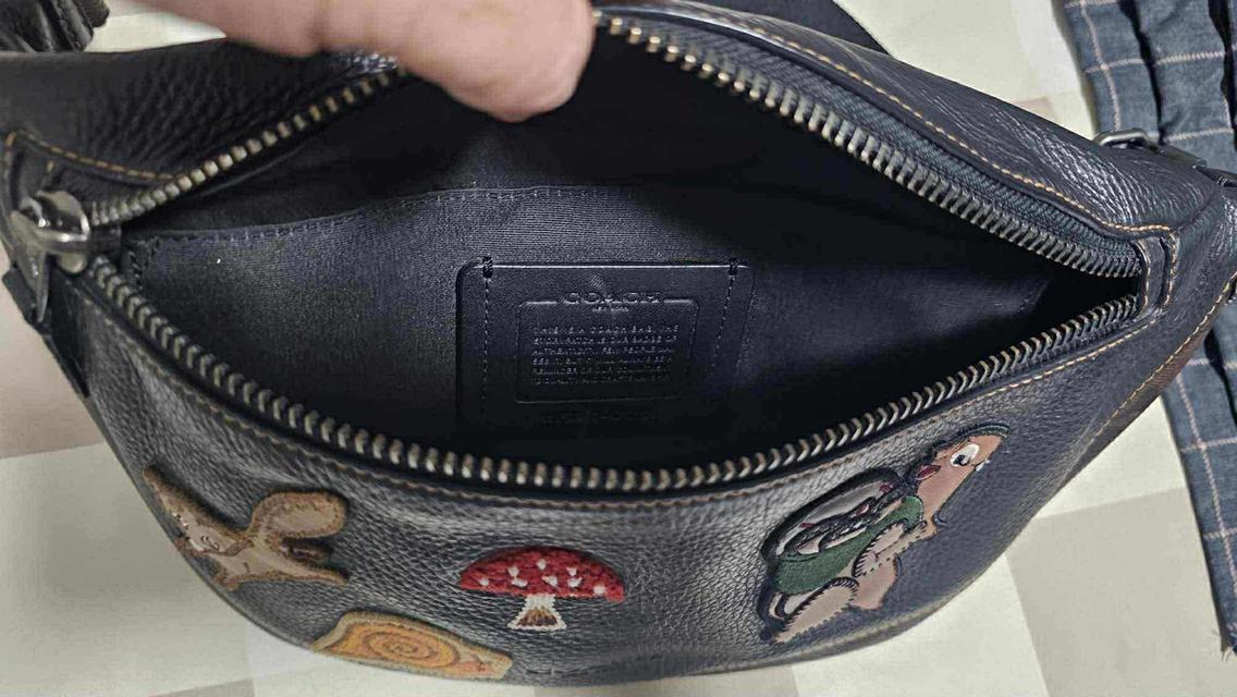 ขายกระเป๋าคาดอก Coach มือ 2
