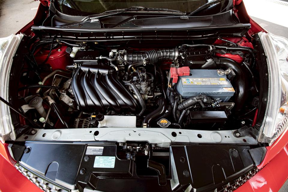 Nissan Juke 1.6V ปี 2015 สีแดง  8