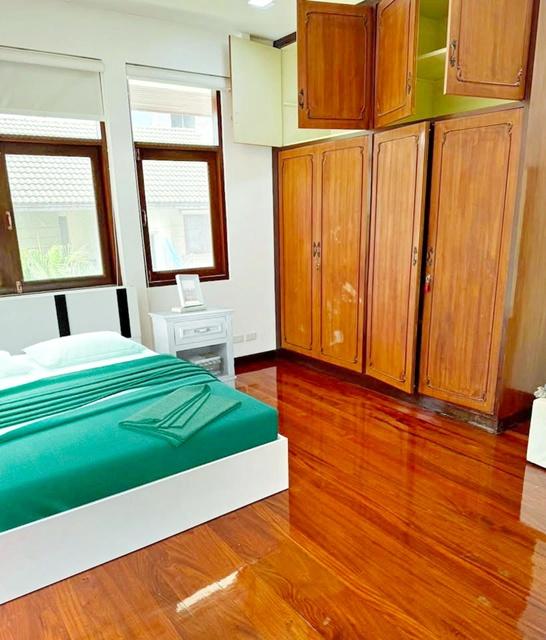 พร้อมเฟอร์ฯ เครื่องใช้ไฟฟ้าครบ แอร์ 8 เครื่อง 6 นอน MRT บางซื่อ 2 กม.บ้านเดี่ยว 2 ชั้น ใหญ่ 100ตร.วา. 7น้ำ ประชาชื่น ม.เ 4