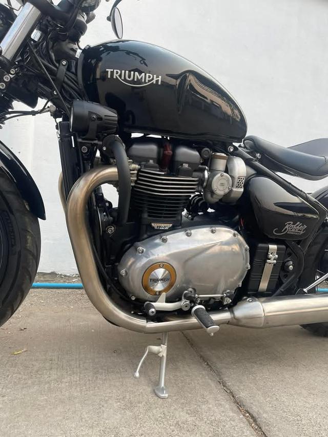 Triumph Bonneville Bobber สีดำ 3