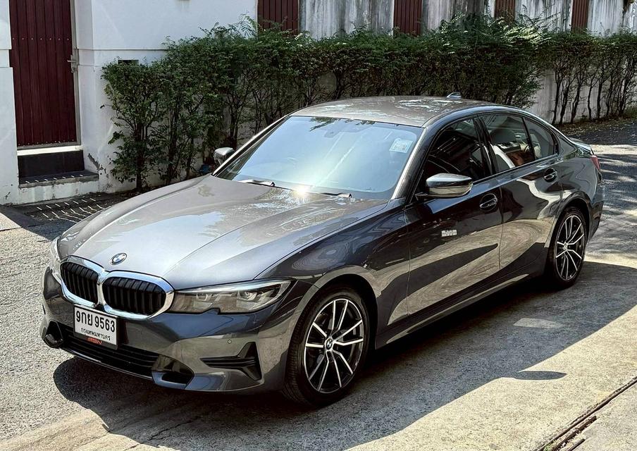 BMW 320d Limousine RHD ปี 2018 จด 2020 18