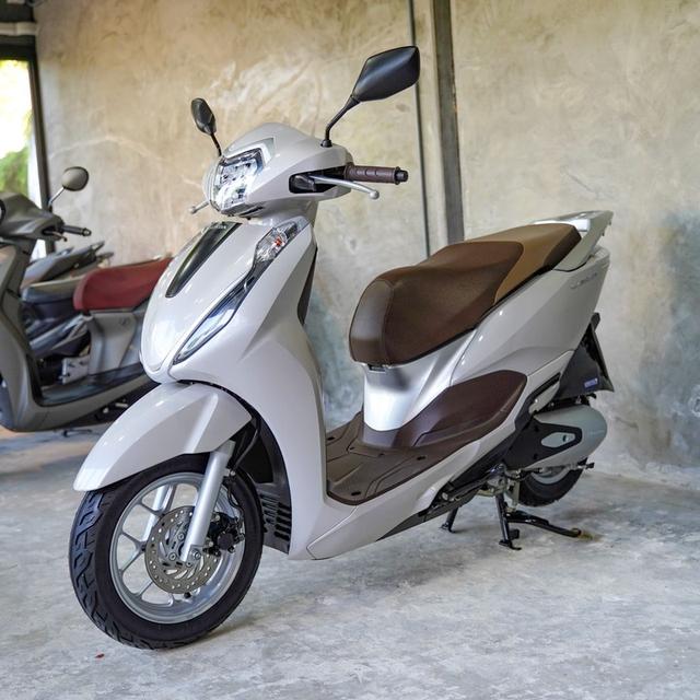 HONDA Lead 4V. รุ่นยอดนิยม