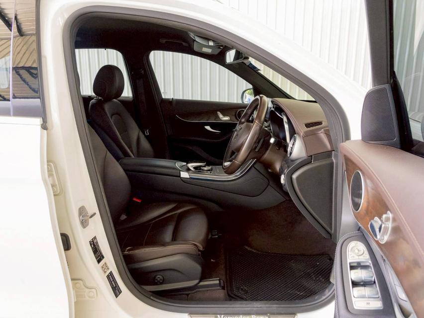 Mercedes Benz GLC 250d AMG ปี จด 2019 14