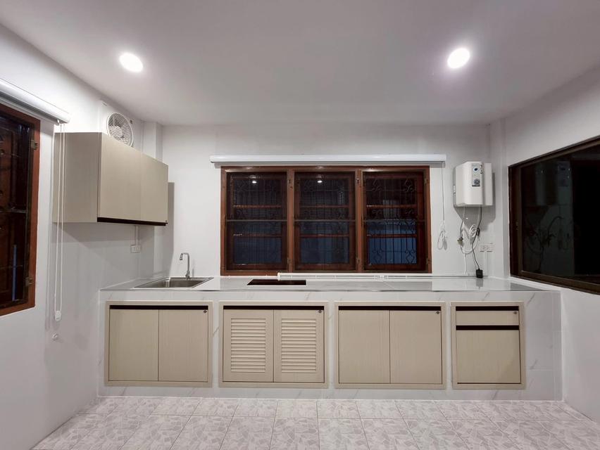 บ้านเช่าใกล้รถไฟฟ้า ให้เช่าบ้านหทัยราษฎร์ ซอย4 เนื้อที่ 51ตรว. 5นอน 3น้ำ 4ที่จอดรถ รับจดทะเบียนบริษัท 5