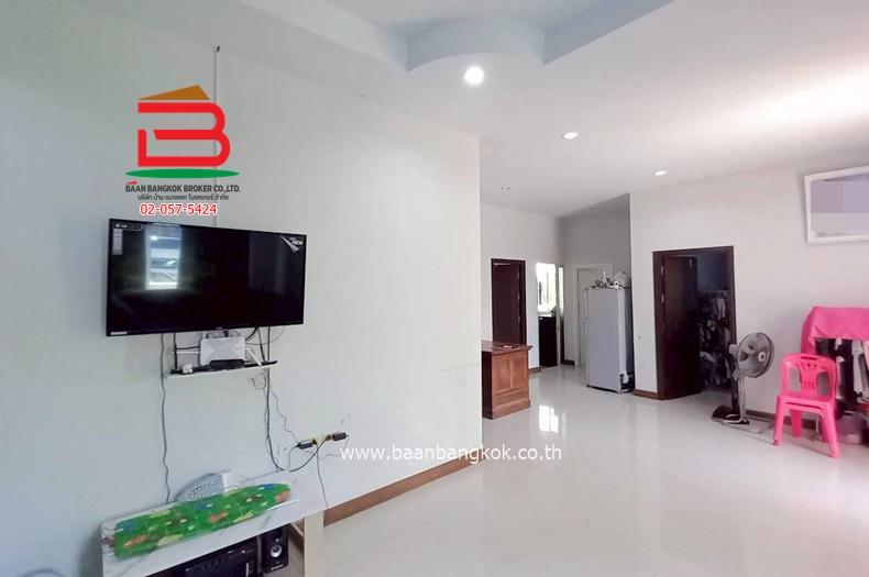 บ้านเดี่ยว 1 ชั้น หมู่บ้าน ฐานมั่นคง 15 เนื้อที่ 68 ตรว. (ซอยเอราวัณ 27) ถนนเอราวัณ 1 ตำบลคลองสอง อำเภอคลองหลวง ปทุมธานี 5