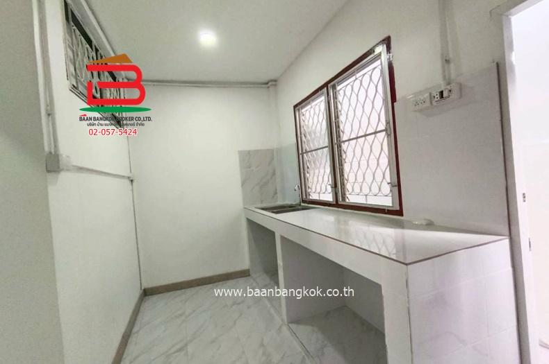 ทาวน์เฮ้าส์ หมู่บ้านสินธานี 1 (ใกล้โรงพยาบาลพญาไทนวมินทร์) เนื้อที่ 18 ตรว. แขวงนวมินทร์ เขตบึงกุ่ม 12