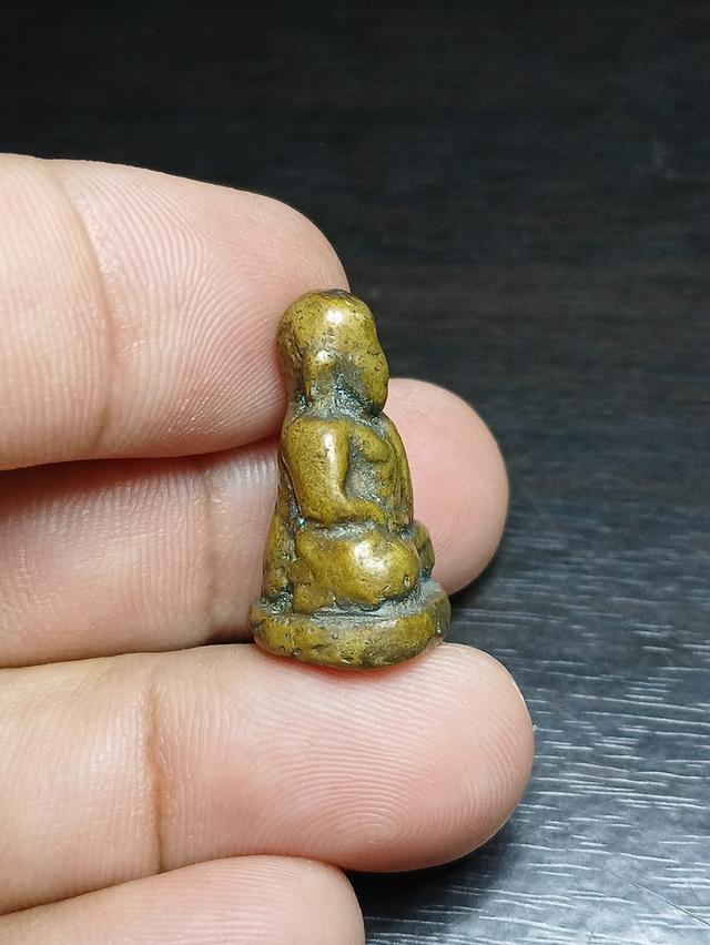 หลวงพ่อเงิน วัดบางคลาน 4