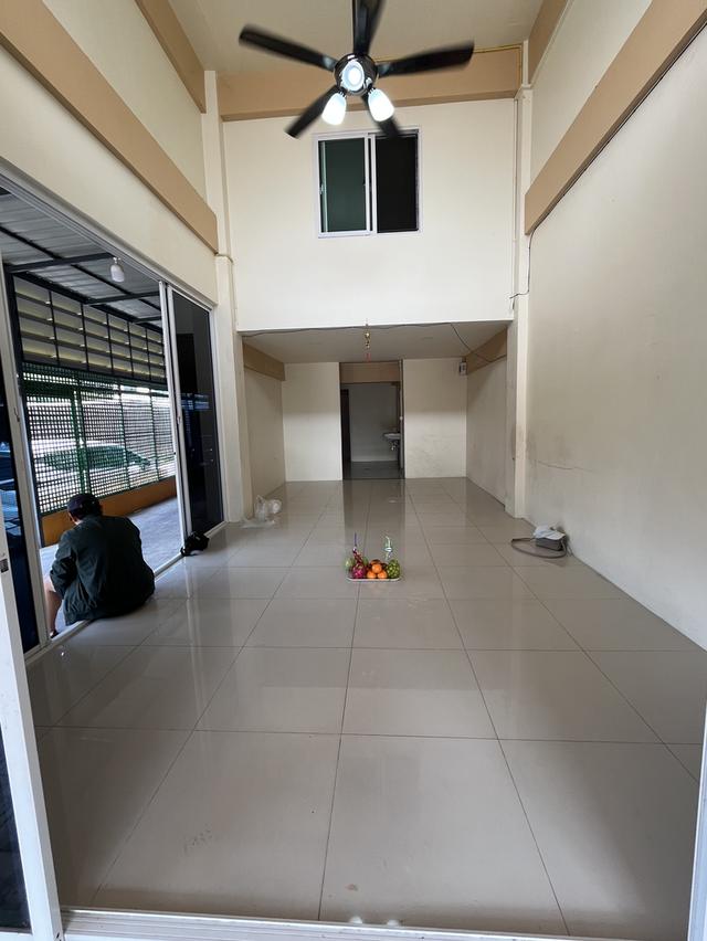 อาคารพาณิชย์ ทำเลโคตรดี ห้องมุม 4ชั้นครึ่ง 36 ตรว. 4 ห้องนอน 4ห้องน่ำ1ชั้นลอย พร้อมพื้นที่ว่างด้านข้าง 3