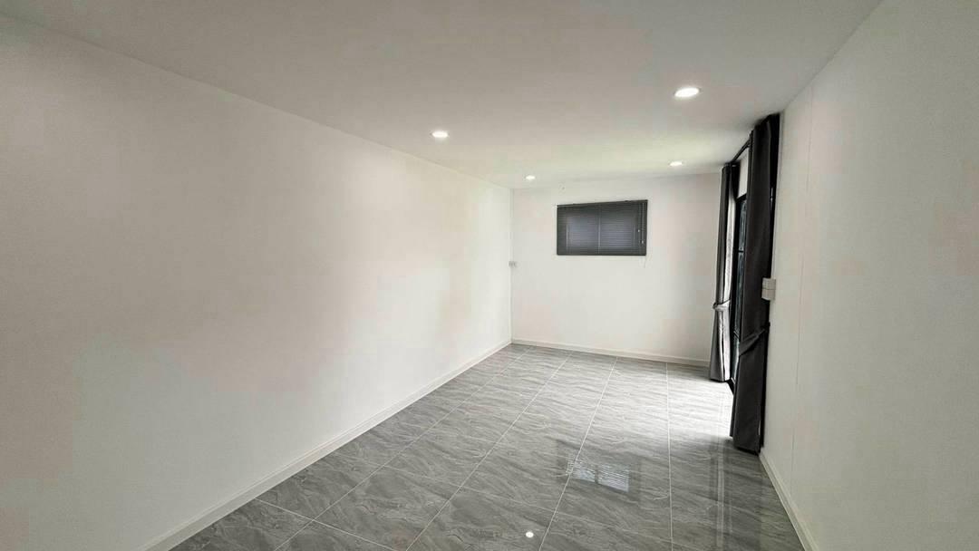 หมู่บ้านรัตนาวดี  จันทร์ทองเอี่ยม ทาวน์เฮาส์ 2 ชั้น แปลงริม ตกแต่งใหม่พร้อมอยู่ใกล้เซ็นทรัลเวตเกส ทำเลรถไฟฟ้าMRT เข้าออกได้ 2 ทาง 16