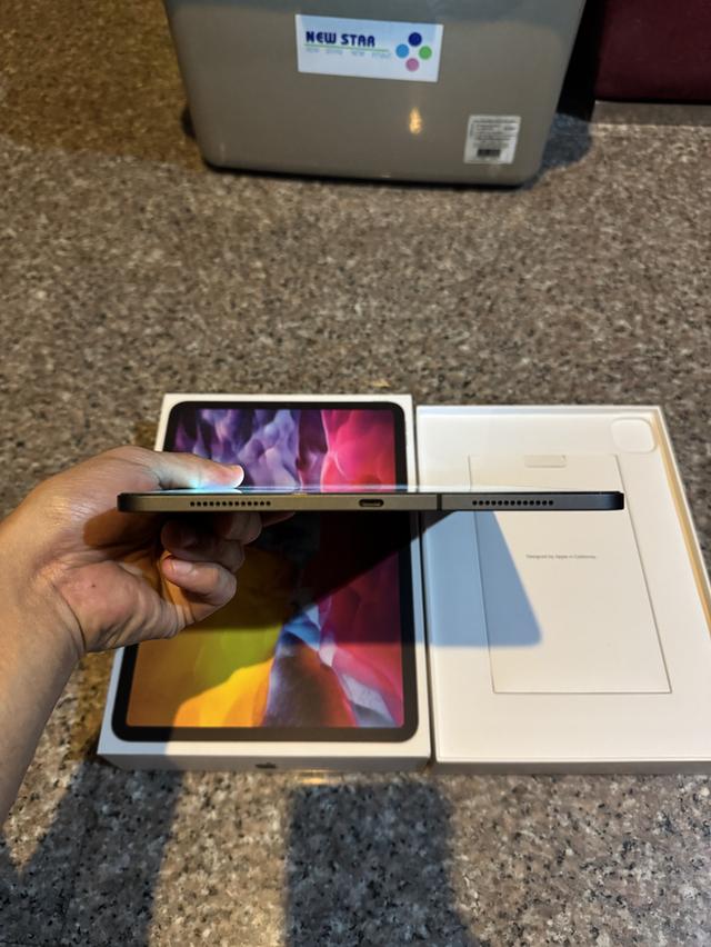 ขายiPadPro11นิ้วสีดำ256กิ๊กWifi Celluer ใส่ซิมได้ยกกล่องไร้รอยตกใช้งานดีทุกๆฟังชั่นถูกๆ