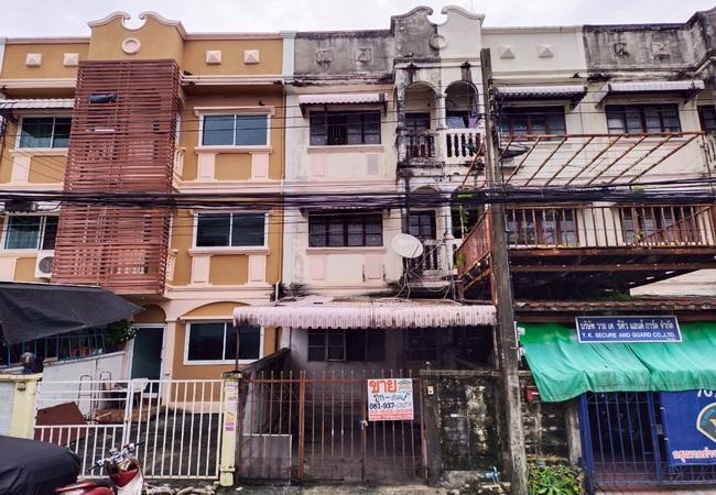 ขายทาวน์เฮ้าส์ หมู่บ้านสุภาวัลย์ ซอยรามคำแหง 176 เนื้อที่ 18 ตร.ว. 3 ชั้น 4 นอน 3 น้ำ