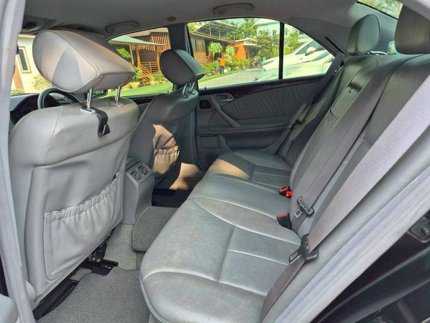 ขาย Benz E240 ปี 2001 สีดำ ไมล์วิ่งน้อย สภาพเดิมๆ รูปที่ 10