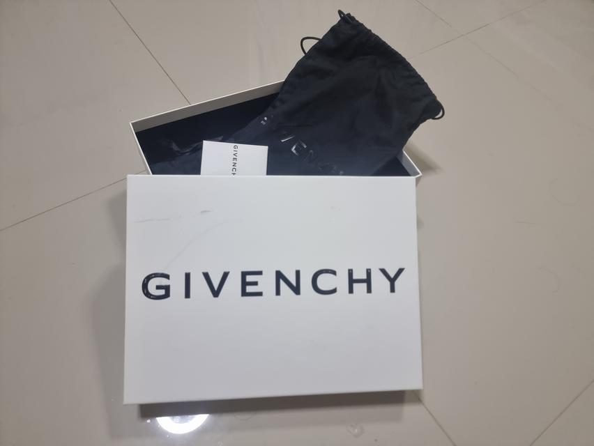 Givenchy 8