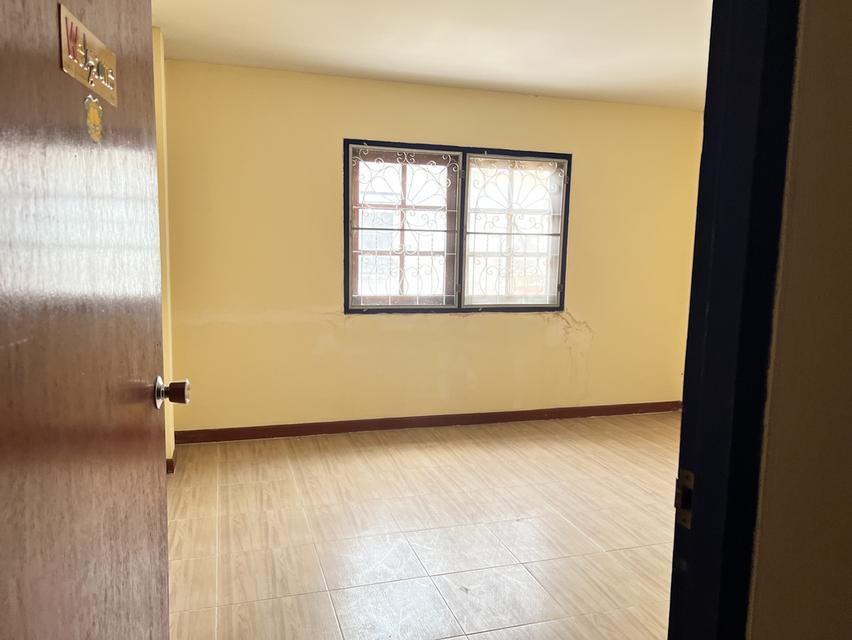 บ้านทาวเฮ้าส์ หมู่บ้านรัตนาธิเบศร์ หลัง Central Westgate ,โรงพยาบาลเกษมราษฎร์ 3