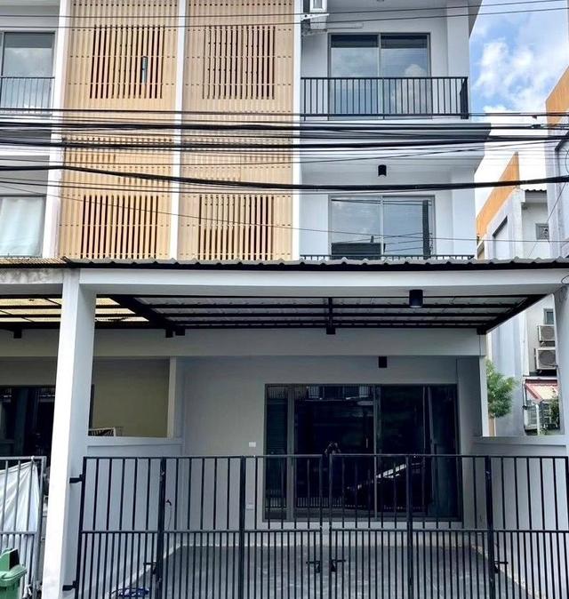 ขายทาวโฮม 3 ชั้น โครงการอีโคสเปซ เกษตร-นวมินทร์ หลุดจอง ปรับราคาลง  1
