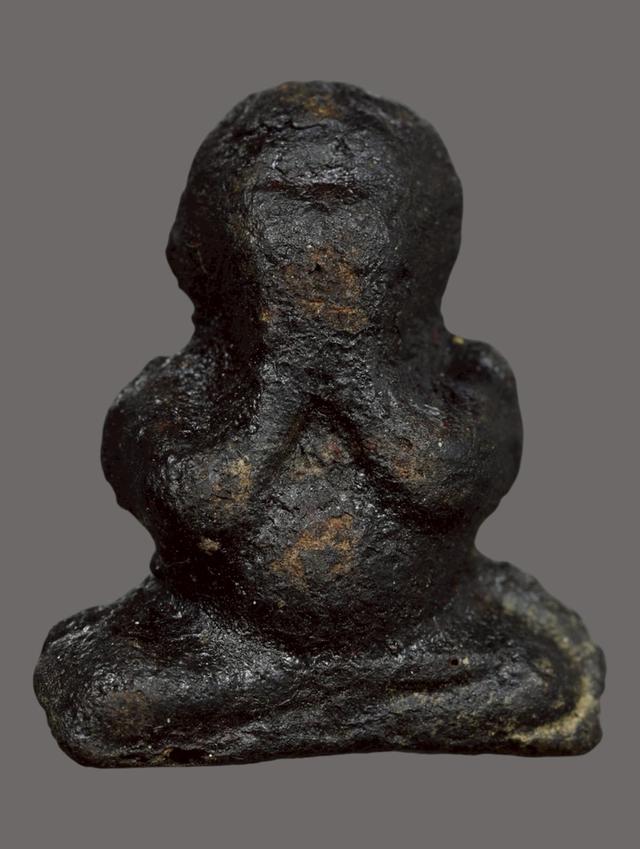 เหรียญรุ่นแรกหลวงพ่อกลั่น เนื้อทองแดง ปี 2469 เลี่ยมเงินหน้านาค วัดพระญาติการาม