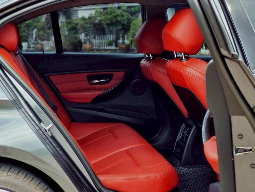 Bmw 320i Sport ( F30 ) ปี 2015 รถสวย พร้อมใช้ค่ะ 8