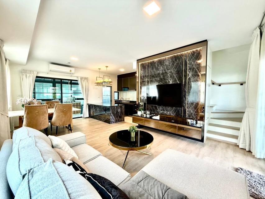 ให้เช่าทาวน์โฮม Indy 5 บางนา Km.7 35 ตร.วา 164 ตรม.  4 นอน 4 น้ำ บ้านสวยพร้อมอยู่ ทำเลดีใกล้เมกะบางนา 5 นาที บ้านหัวมุมไ 3