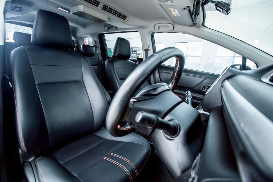 TOYOTA SIENTA 1.5 V   2019  11