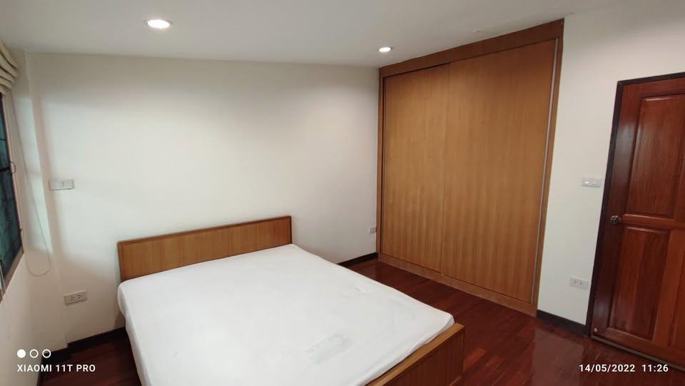 MTR124 ทำเลดีทองหล่อ! ให้เช่าทาวน์โฮม ซอยสุขุมวิท 36 เพียง 900 ม. ถึง BTS ทองหล่อ 3 นอน 2 น้ำ เชื่อมต่อพระราม 4 สะดวก ใกล้ Emporium 6