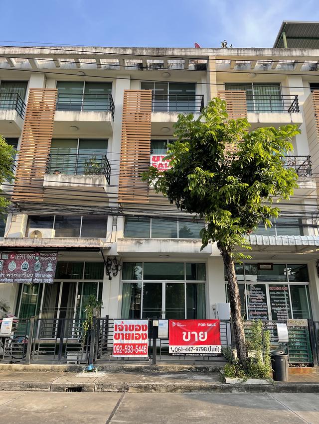 บ้าน-อาคารพาณิชย์, ทาวน์โฮม มีดาดฟ้า 1