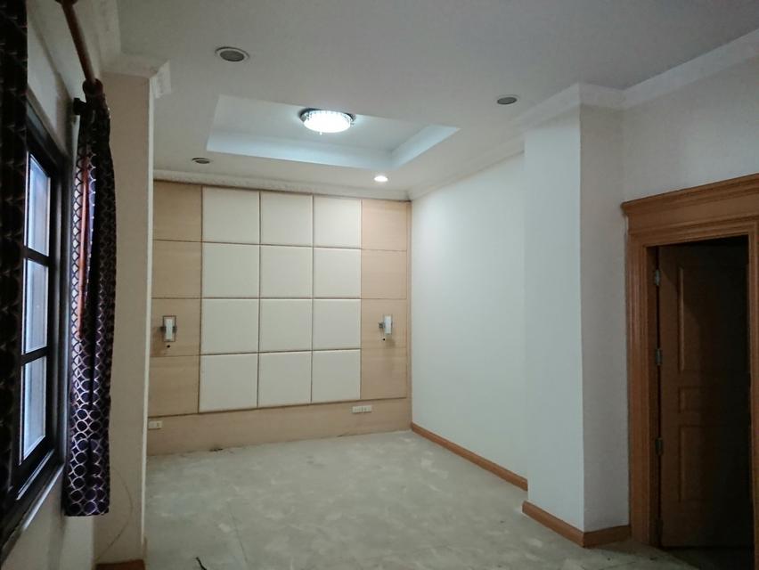 ขายด่วน! บ้านเดี่ยว 3 ชั้น หมู่บ้านป.ธนานิเวศน์  215 ตรว. ถนนเสนานิคม 1 ซอย 28  7